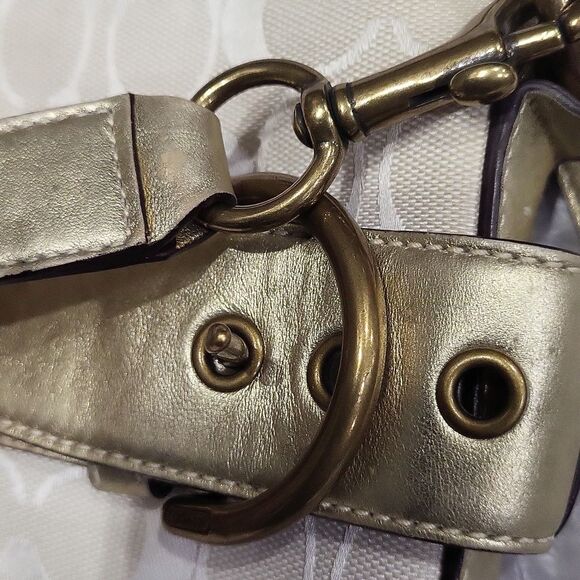 VINTAGE COACH N•A06W-3574 SIGNATURE GOLD COLOR COACH LOGO CROSSBODY BAG - Picture 8 of 11